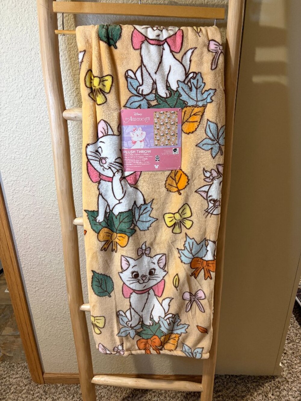 Disney Aristocats Marie Fall Plush Throw Blanket 50x70 Bows Leaves NWT